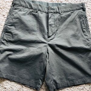 Men’s Hill City (Athleta) khaki shorts